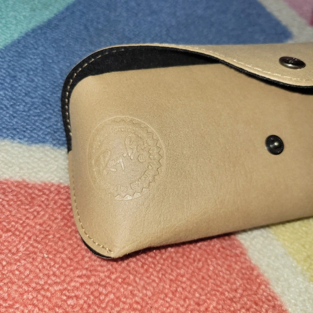 Ray-Ban Tan Faux Leather Sunglasses Case Snap Closure Soft Lining Accessory‎